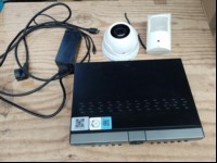 Teile aus Videoüberwachung bestehend aus: Recorder, Kamera und Bewegungsmelder, alles ungeprüft! Lieferumfang siehe Bild! (ID=V08-33)