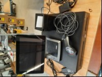 Teile aus FEC Kassensystem mit FEC Touchkasse (BDL-ST1120-KCG-A8), 10,1\'\' Display (elektrisch geprüft, Gerät lässt sich einschalten und bedienen, keine weiteren Tests durchgeführt), FEC Receipt Printer TP-100 Bondrucker ( Gerät lässt sich einschal...