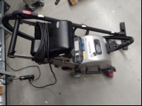 Beam Dampfsauger BlueEvolution S+ mit mehreren Düsen/Zubehör und 2x Dampf-Saugschlauch, Baujahr: 12/2023, Seriennummer: 23/R15-12315, optisch schlechter Zustand, ein Stück Plastik an der oberen Fachabdeckung abgebrochen, Gerät nur elektrisch nicht...