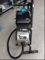 Beam Dampfsauger BlueEvolution S+ mit mehreren Düsen/Zubehör und 2x Dampf-Saugschlauch, Baujahr: 12/2023, Seriennummer: 23/R15-12316, optisch schlechter Zustand, Gerät nur elektrisch nicht auf komplette Funktion geprüft! (ID=V06-00)