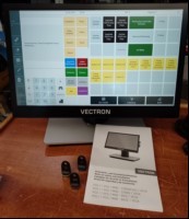 Kassensystem Vectron POS 7 mit Netzteil und 3x Kellener-/Bedienermagnetschlüssel, Seriennummer: 6700009361, Kasse nur elektrisch nicht auf komplette Funktion geprüft, Touchfunktion ok! Inbetriebnahme: 04.2024 (ID=V09-93)