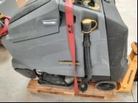 Kärcher B 95 RS Kärcher Professional Aufsteh-Scheuersaugmaschine, anthrazit, Baujahr 2018, Betriebsstundenzähler: 428h34m, Servicezähler:122h49m, mit Gebrauchsspuren, Stoppknopf durch Zugband geknickt, siehe Bilder, Gerät lässt sich einschalten ke...