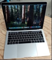 Apple MacBook Pro 13 Retina Touchbar (MacBookPro15,4 - A2159 - Zwei Thunderbolt 3 Ports) silber in OVP mit Intel Core i5-8257U 1,4 GHz, 16 GB LPDDR3 RAM, Display: 33,78 cm (13,3\'\') Retina LED Backlit (Auflösung 2560 x 1600) glare, 256 GB SSD Apple...
