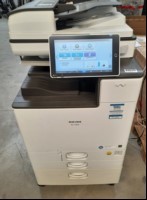 Ricoh Aficio IM C3000,  SN:3109R812127, 2 Papierkassetten, optisch gebrauchter  Zustand, Gehäuse mit Abschürfungen  Zähler gesamt: ca. s/w 71182, color ca. 129459  laut Statusseite, Toner fast verbraucht, Ausdrucke gut, Reinigung und Service empfo...