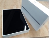 Apple iPad (9. Generation) Wi-Fi 64 GB Space Gray (Modell: MK2K3FD/A /SNr.: HKJ60LC2MN) in OVP, mit 25,9 cm (10,2\'\') Retina Multi-Touch-Display (2160 x 1620 Pixel), iPadOS: 18.5, Front- und Rückkamera, inkl. Netzteil + Kabel, vereinzelt feine Krat...
