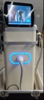 Laserhaarentfernungsgerät Diodenlaser in Transportbox auf Rollen, mit Touchdisplay, Zähler Laserschüsse laut Menü: 1593593, Gehäuse ist vergilbt und hat 2 Bruchstellen (siehe Bilder), Seriennummer: 6-1253120664, Gerät lässt sich einstellen und bed...