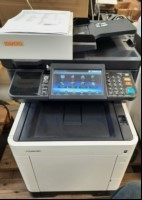 Utax P-C3566i MFP, SN:RC72Y12155, Inbetriebnahme 04/2023, Zähler laut Statusseite ca.2327 gesamt, Ausdrucke gut, Tonerstand über 50%, 1 Papierkassette, keine weiteren Tests durchgeführt, Gehäuse verschmutzt, Reinigung empfolen, keine Garantie auf ...