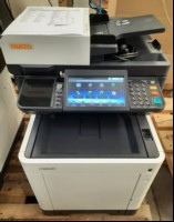 Utax P-C3566i MFP, SN:RC72Y12289, Inbetriebnahme 04/2023, Zähler laut Statusseite ca.2826 gesamt, Ausdrucke gut, Tonerstand color über 50%, schwarz ca. 40% 1 Papierkassette, keine weiteren Tests durchgeführt, Gehäuse verschmutzt, Reinigung empfole...