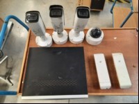 Teile aus HIK Vision Überwachungsanlage mit 1x HIK Vision Network Video Recorder, 4x HIK Vision Network Kameras und 2x HIK Vision Nanostation M5, siehe Bilder, ungeprüft, teilweise Verschmutzt (ID=V08-22)