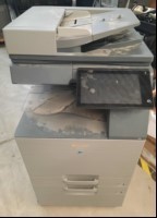 Sharp BP50C26,SN: 2505713700 2 Papierkassetten, Unterschrank  Gerät stark verschmutzt, Abschürfungen am Gehäuse,  Wartung und Service notwendig, Gedruckte Seiten sw 3923, Farbe 19960  Ausdrucke mit Streifen, vermutlich Bildtrommeln defekt wegen la...