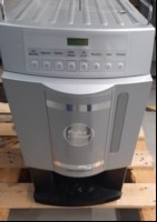 Kaffeeautomat unbekannt  1 Schlüssel, elektrisch geprüft - Zeigt Service an, verschmutzt, Klebereste am Gehäuse, Gerät startet, keine weiteren Tests durchgeführt, Verkauf als defekt,  keine Garantie auf Funktion und Vollständigkeit! (ID=V12-00)