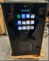 Kaffemaschine  ZEN 6,  SN:10232623, Inbetriebnahme 06.2020, komplett ungeprüft, Gerät lässt sich Einschalten, Vordertür ist nicht verschlossen, keine Schlüssel vorhanden,  keine weiteren Angaben möglich, Innenleben scheint nicht komplett zu sein ?...