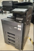 Kyocera TASKalfa 3253ci, SN:RFH9714130 4 Papierkassetten,Zähler total:66442, color:21331, s/w:45111, gebrauchter Zustand mit Verschmutzungen, Klebereste und Abschürfungen am Gehäuse,  Datenlöschung durchgeführt, Reinigung und Service empfohlen, ke...