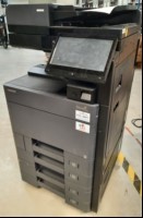 Kyocera TASKalfa 3253ci, SN:RFH9714441 4 Papierkassetten,Zähler total:130049, color:54802, s/w:75247, gebrauchter Zustand mit Verschmutzungen, Klebereste und Abschürfungen am Gehäuse,  Datenlöschung durchgeführt, Reinigung und Service empfohlen, k...