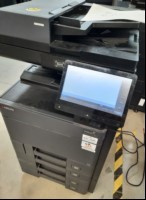 Kyocera TASKalfa 3253ci, SNRFH9714183 4 Papierkassetten,Zähler unbekannt, gebrauchter Zustand mit Verschmutzungen, Klebereste und Abschürfungen am Gehäuse, Kopierer defekt, startet nicht Anzeige steht nur "please wait" Reinigung und Service notwen...
