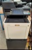 Utax P-C3066i MFP, SN:RBZ8Z01608, Inbetriebnahme 02.2019, Probedruck OK, Gedruckte Seiten: 188221 gesamt laut Statusseite Tonerstand ca. 80%,  optisch gebrauchter Zustand mit Gebrauchsspuren, Gerät steht auf Unterschrank mit Rollen, keine Garantie...