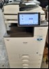 Ricoh Aficio IM C3000, SN: 3102R110921, 4 Papierkassetten, Faxkarte, optisch gebrauchter  Zustand, Gehäuse mit Abschürfungen  Zähler gesamt: ca. 132622 laut Statusseite, Toner K und M fast verbraucht, Toner C und Y ca. 90% Ausdrucke gut, Reinigung...
