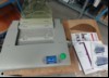 Bindemaschine Powis Fastback Modell 20 E, Seriennummer: E07782, Zählerstand laut Display: 1703, bei einer grauen Plasikscheibe sind die Füße abgebrochen, Gerät lässt sich einschalten (erhitzt sich) und bedienen - Keine weiteren Tests durchgeführt!...