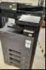 Kyocera TASKalfa 3253ci, SN:RFH9714152 4 Papierkassetten,Zähler total:149930, color:44779, s/w:105151, gebrauchter Zustand mit Verschmutzungen, Klebereste und Abschürfungen am Gehäuse, ADF defekt, Transportschaden, Datenlöschung durchgeführt, Rein...