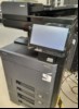 Kyocera TASKalfa 3253ci, SNRFH9714127 4 Papierkassetten,Zähler unbekannt, gebrauchter Zustand mit Verschmutzungen, Klebereste und Abschürfungen am Gehäuse, Kopierer defekt, startet nicht keine Anzeige, Reinigung und Service notwendig, keine Garant...