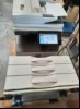 Sharp Sharp MX-3071,SN: 9513058X00, 4 Papierkassetten, Gerät verschmutzt und Abschürfungen am Gehäuse, Kopierer und Kassetteneinheit stehen nebeneinander auf Palette, Reinigung und Service notwendig, Inbetriebnahme 05.2020, Seitenanzahl: s/w ca.61...