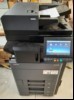 Kyocera Taskalfa 3252ci SN: W2S7214011, Inbetriebnahme 08.2018, 4 Papierkassetten, Zähler total:226543 laut Statusseite, Ausdrucke gut, Gehäuse mit Abschürfungen und Verunreinigungen, Datenlöschung durchgeführt, Reinigung und Service empfohlen, al...