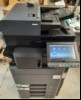 Kyocera Taskalfa 3252ci SN: W2S7316055, Inbetriebnahme 08.2018, 4 Papierkassetten, Zähler total:416680 laut Statusseite, Ausdrucke gut, Gehäuse mit Abschürfungen und Verunreinigungen, Gehäuse Schaden, Abdeckung Resttonerbox defekt, Datenlöschung d...