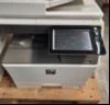 Sharp MX-C303W, SN: 23007456, Inbetriebnahme 11.2022, Gedruckte Seiten s/w: 18951, color:147393 laut Ausdruck, Fehler: Wartung notwendig,  1x Papierfach,ohne Unterschrank, Faxkarte,  keine weiteren Tests durchgeführt, Wartung und Service empfohlen...
