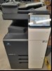 Konica Minolta bizhub C250i, SN:AA2M021109089, 2 Papierkassetten, Unterschrank, Gerät verschmutzt, Abschürfungen am Gehäuse, Datenlöschung durchgeführt, Wartung und Service empfohlen, Gedruckte Seiten ca 73187 Testseiten gedruckt, Ausdrucke gut, T...