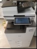 Ricoh Aficio IM C3000, SN: 3101R430053, 2 Papierkassetten,Duplex Scanner D3FF,  Rollen vom Unterschrank defekt, optisch gebrauchter  Zustand, Gehäuse mit Abschürfungen  Zähler gesamt: color ca. 9030 und bk ca. 1530  laut Statusseite, Ausdrucke gut...