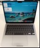 Apple MacBook Air M2 (MLXW3KS/A- 2022 - Mac14,2) space grau mit Apple M2 8-Core CPU, 8 GB LPDDR5 RAM, 34,46 cm (13,6") Liquid Retina Display (Auflösung 2560 x 1664), 256 GB APPLE SSD AP0256Z, 2x Thunderbolt3/USB4 Anschluss (USB-C), 1x MagSafe, Wir...