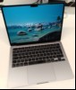 Apple MacBook Air M2 (Z15T00122D/A- 2022 - Mac14,2) space grau mit Apple M2 8-Core CPU, 16 GB LPDDR5 RAM, 34,46 cm (13,6") Liquid Retina Display (Auflösung 2560 x 1664), 512 GB APPLE SSD AP0512Z, 2x Thunderbolt3/USB4 Anschluss (USB-C), 1x MagSafe,...