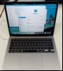Apple MacBook Air \'\'M1\'\' (FGN63D/A - 2020 - MacBookAir10,1) space grau mit Apple M1 8-Core Prozessor, 8 GB LPDDR4 RAM, 33,8 cm (13,3") Retina Display (Auflösung 2560 x 1600), 256 GB APPLE SSD AP0256Q, 2x Thunderbolt/USB4 Anschluss (USB-C), Wi-Fi 6...