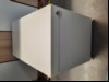 OKA Rollcontainer auf Rollen mit 4 Fächern und einem Schlüssel, Farbe: weiß, Seiten schwarz, H: 56,5 cm, B: 43 cm, T: 80 cm, Verschmutzungen und Kratzer vorhanden, siehe Bsp.-Bilder, kein Versand / Verpacken - nur Selbstabholer (ID=V16-41)